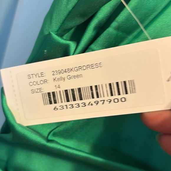 Teri Jon by Rickie Freeman Off-Shoulder Maxi Gown. Size 14 - Picture 6 of 8